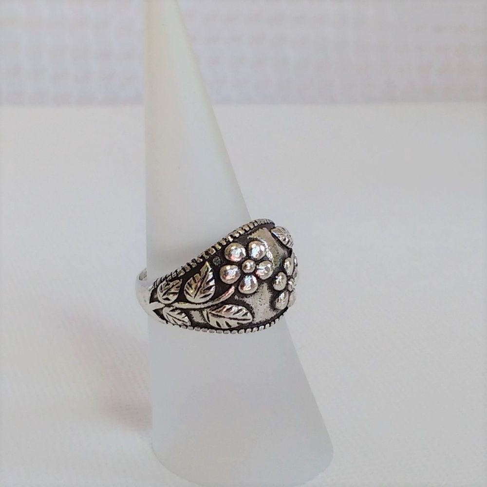 Flower Ring Sterling Silver Size 6